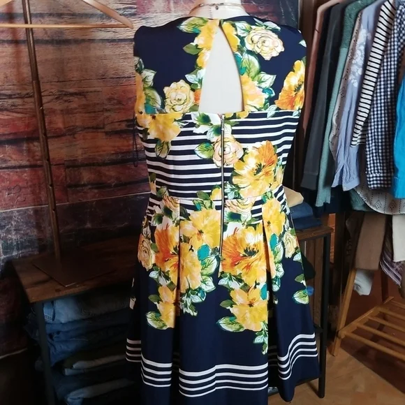 Db established 1962 | Navy Yellow Floral Fit and Flare Dress - Picture 3 of 10